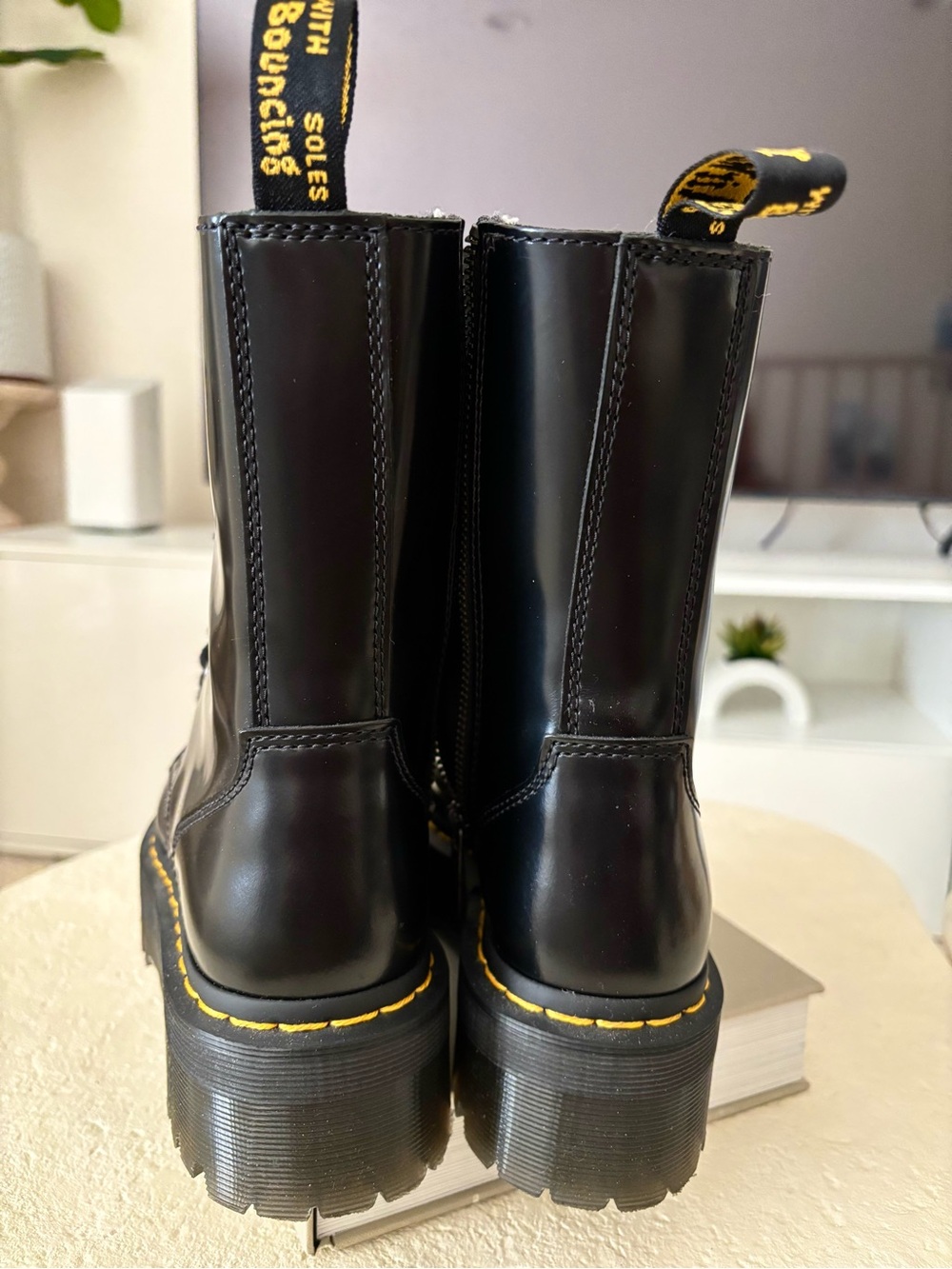 Dr Martens JADON HI, black leather boots, 10-eyelet, size 6 - Picture 7 of 13